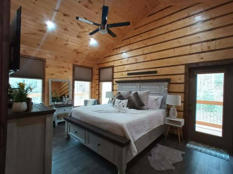 The Grand Tennessean Cabin- Four Bedroom Luxury Cabin In The Mountains 鸽子谷 外观 照片