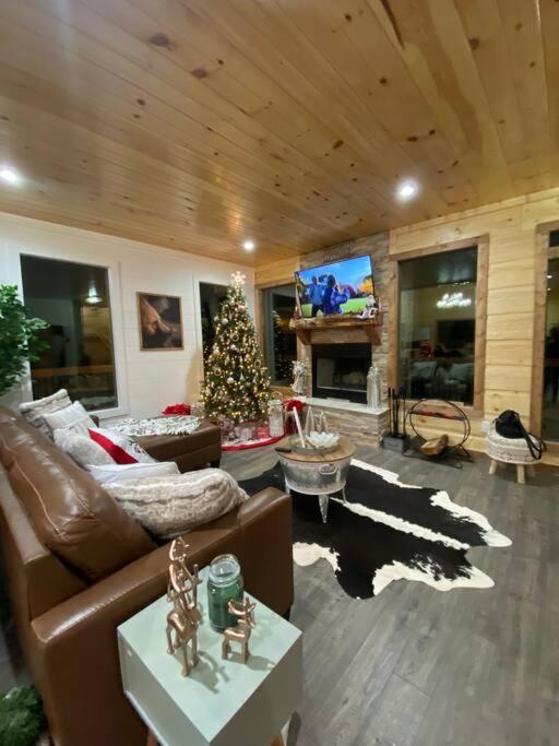 The Grand Tennessean Cabin- Four Bedroom Luxury Cabin In The Mountains 鸽子谷 外观 照片